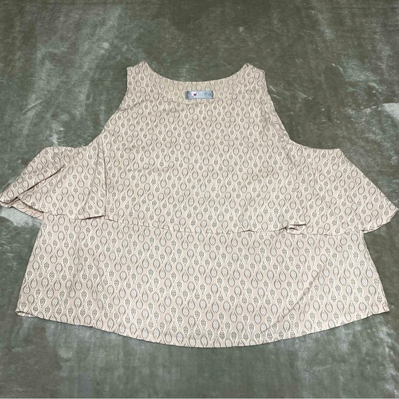 Tina Stephens Made in Italy Women’s Layered Sleeveless Viscose top (23”x 23”) - Picture 7 of 8